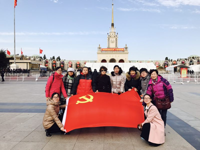 参观砥砺奋进的五年.jpg