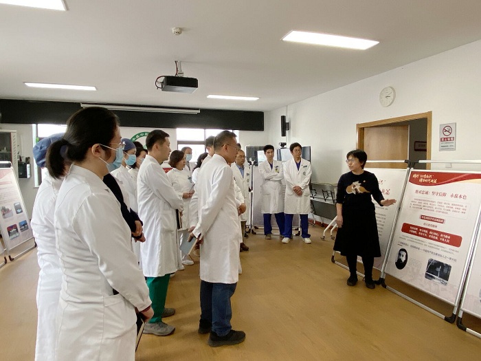 2024年3月11日，在丰盛医院讲解《践行红墙意识  谱写时代新篇》展览1.jpg